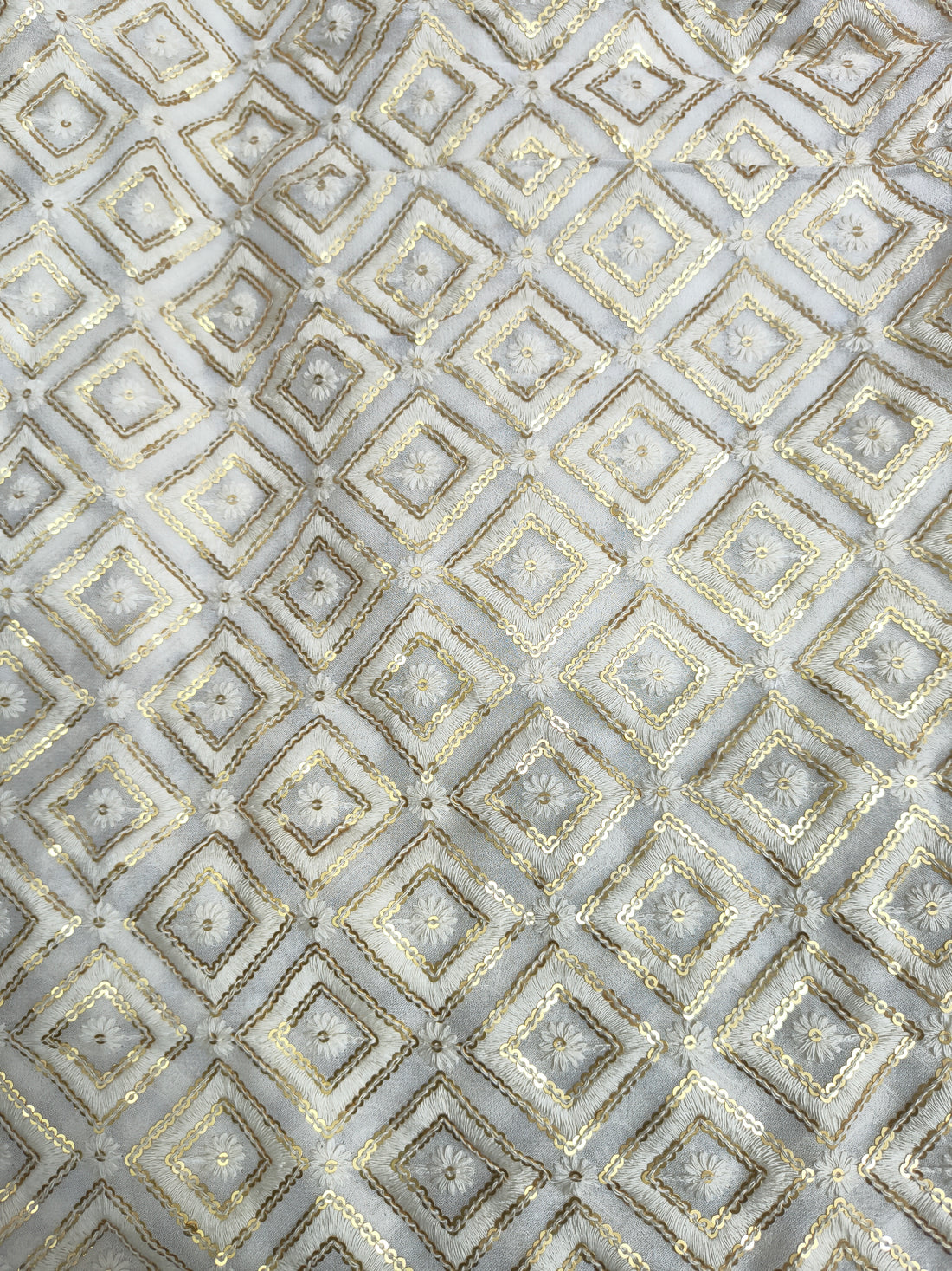 Decorative ceiling with geometric diamond pattern in gray and gold

