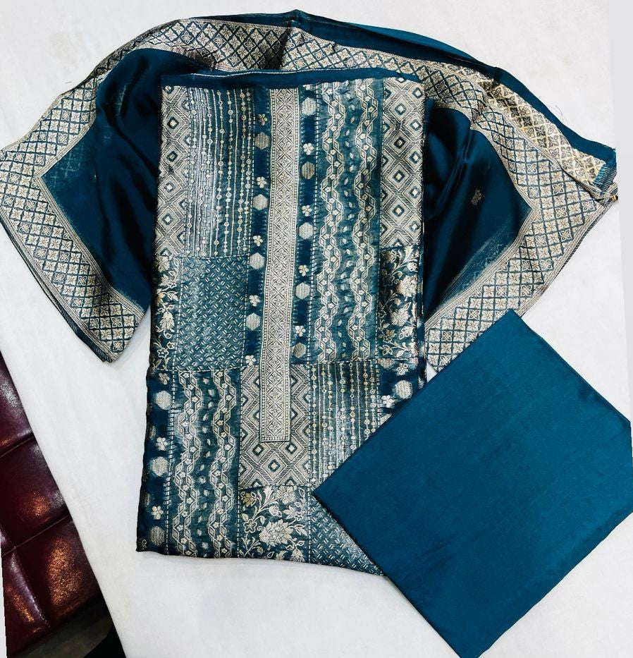 Khennkhab Printed Suit Set with Organza Dupatta